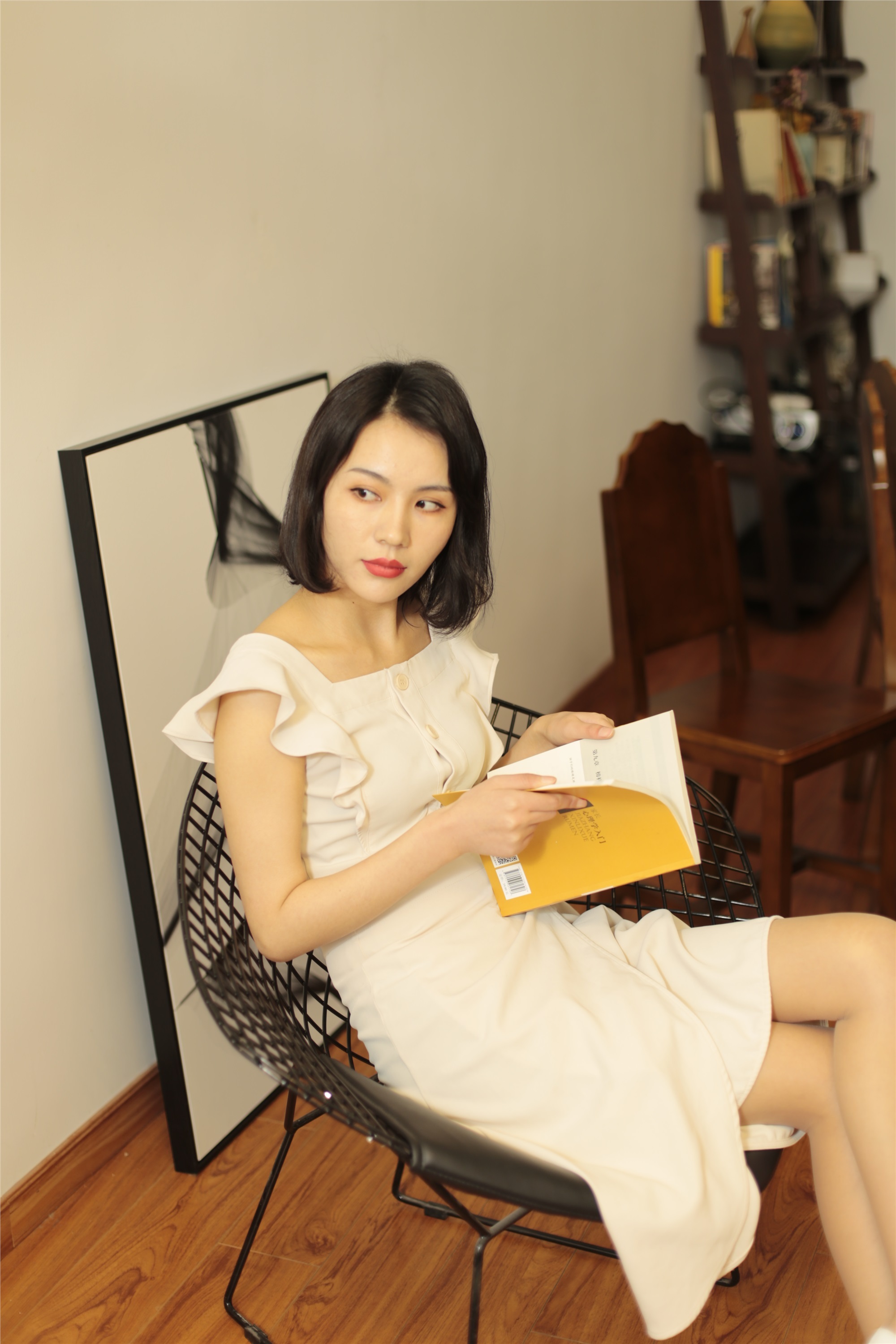 奈丝写真 NO.009 成希-你是选择看书还是看我？